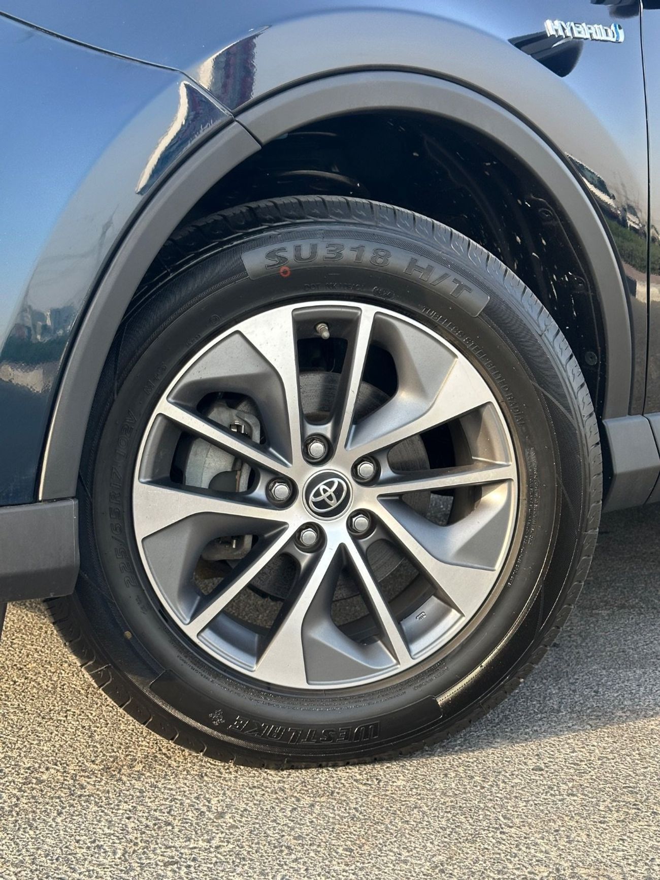 تويوتا راف ٤ XLE 2.5L