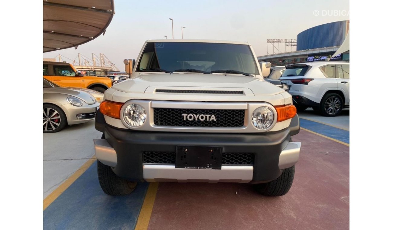 Toyota FJ Cruiser GXR GCC SPEC NEAT AND CLEAN