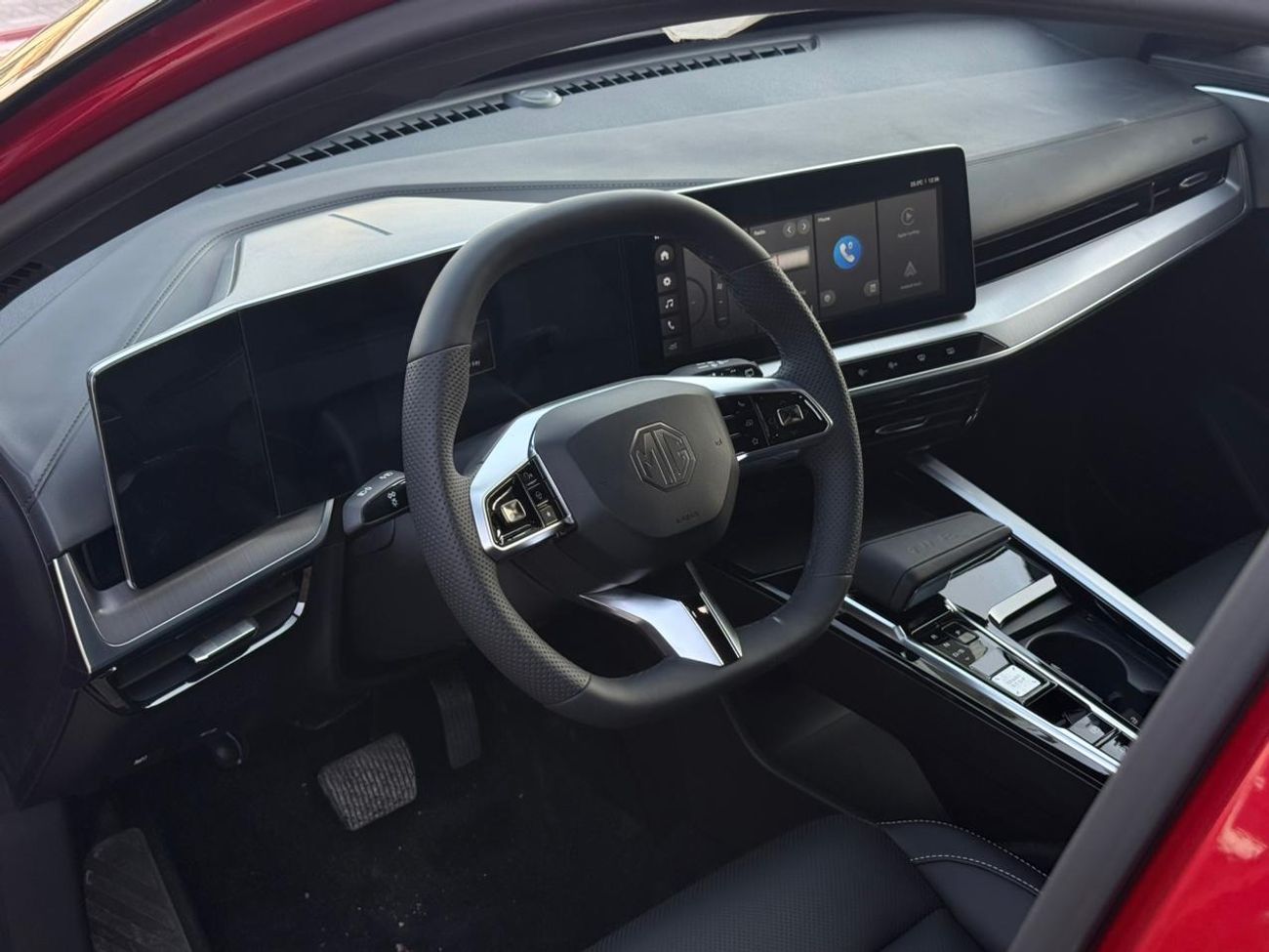 أم جي وان 1.5 LUX