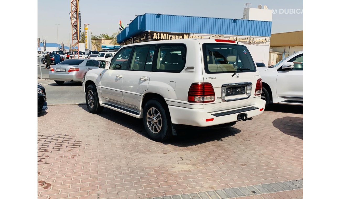 لكزس LX 470 .