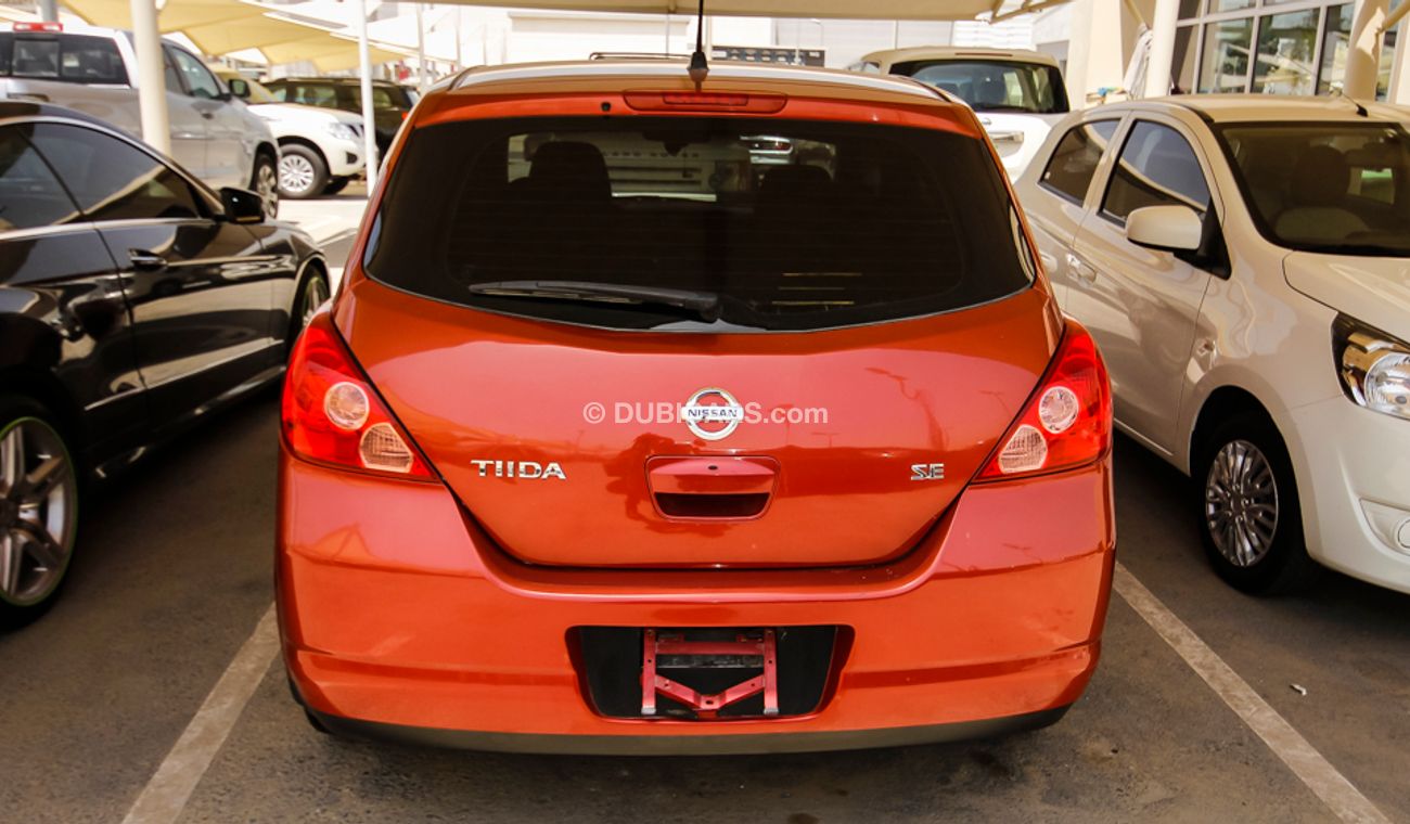 Nissan Tiida SE