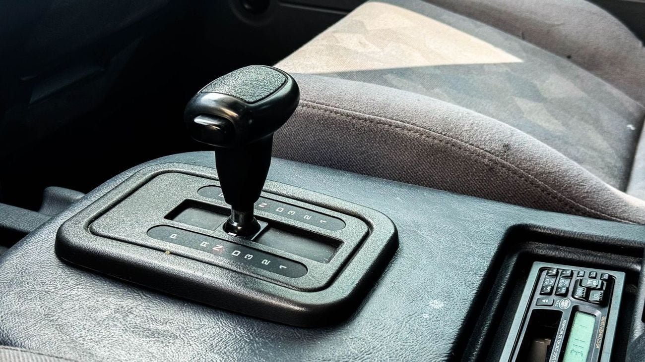 Land Rover Defender Defender 50th Year Edition Japanese Specs 4.0L V8 1997 Good Condition 1 of 500