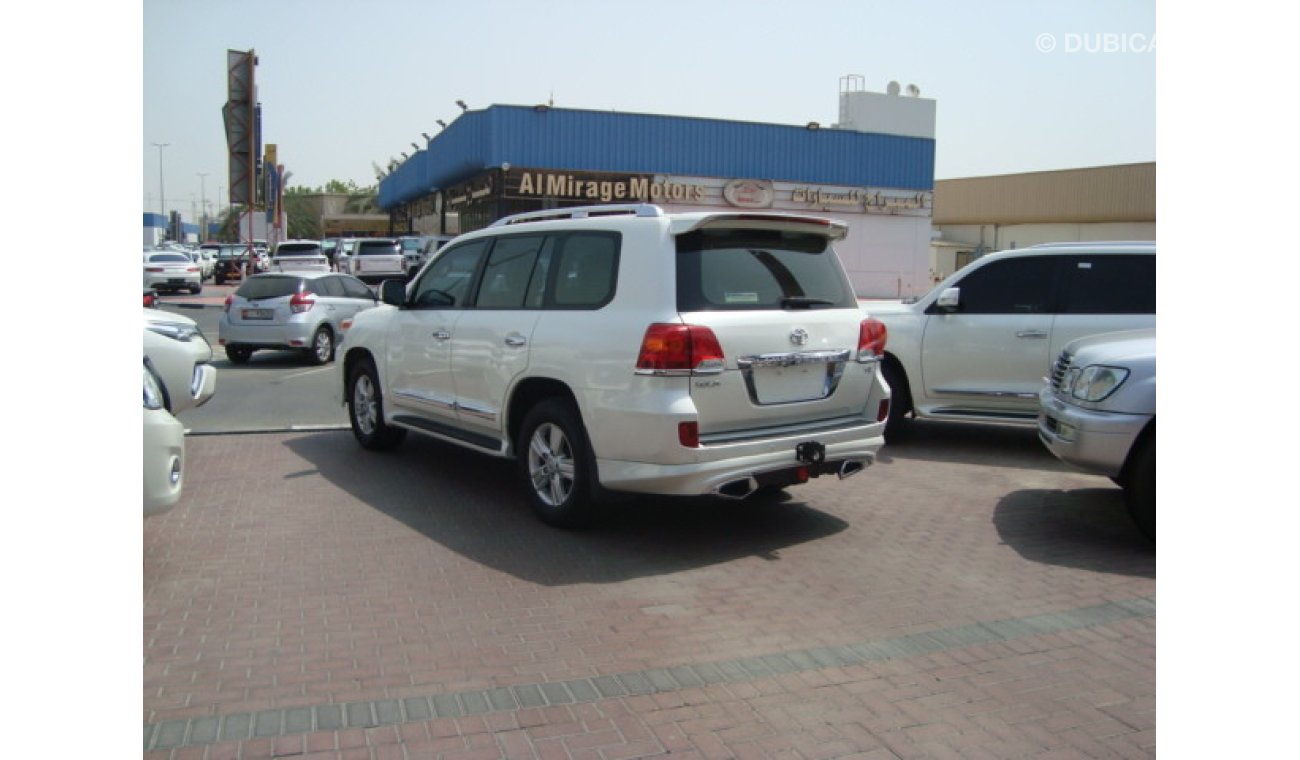 Toyota Land Cruiser GXR V8