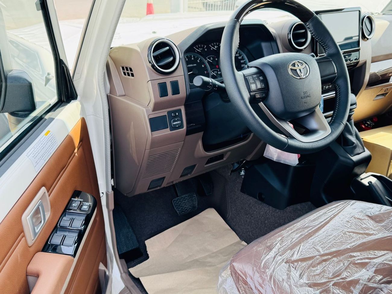 Toyota Land Cruiser TOYOTA LC76 5DOOR 4.0L PTR GCC A/T F/O WHITE 2025