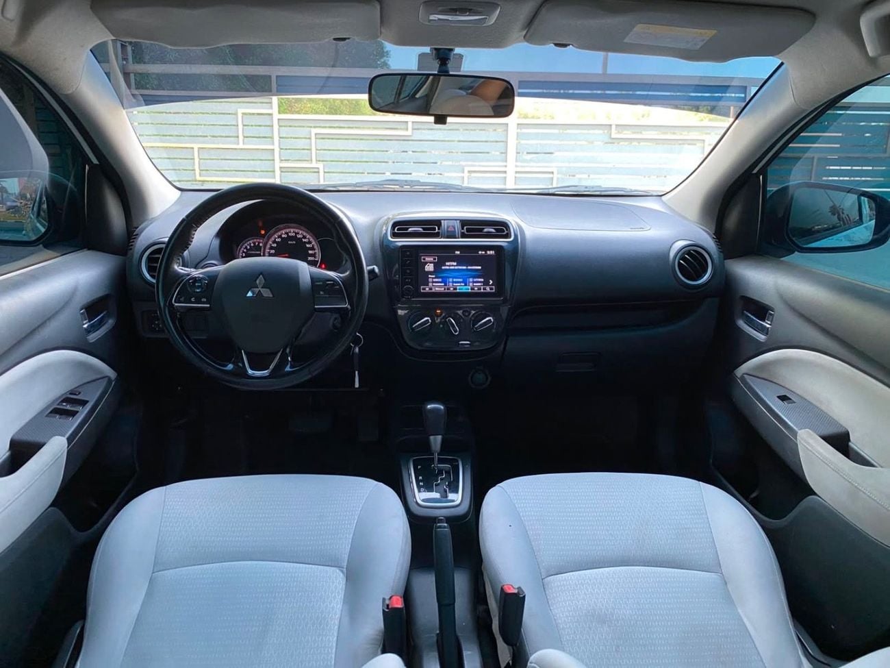 Mitsubishi Attrage GLX