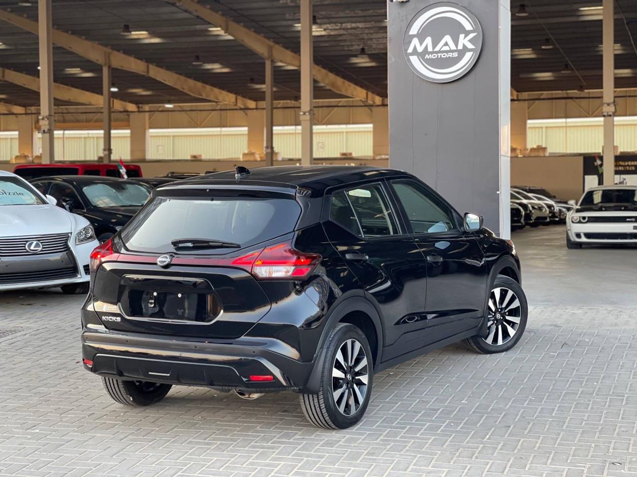 نيسان كيكس SV / 1.6 لتر V4 / رادار / مساعدة على الطريق / جنوط / شاشة كبيرة / في حالة ممتازة