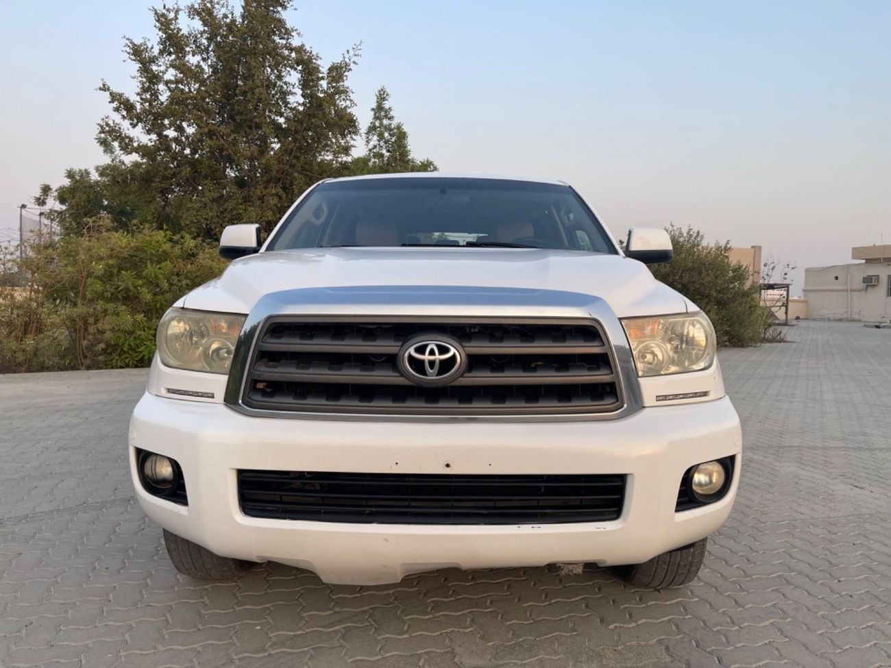 Toyota Sequoia Limited Toyota Sequoia   MODEL 2012  V8     L5,7   Excellent Condition (GCC  _ SPEC) - VERY GOOD CON