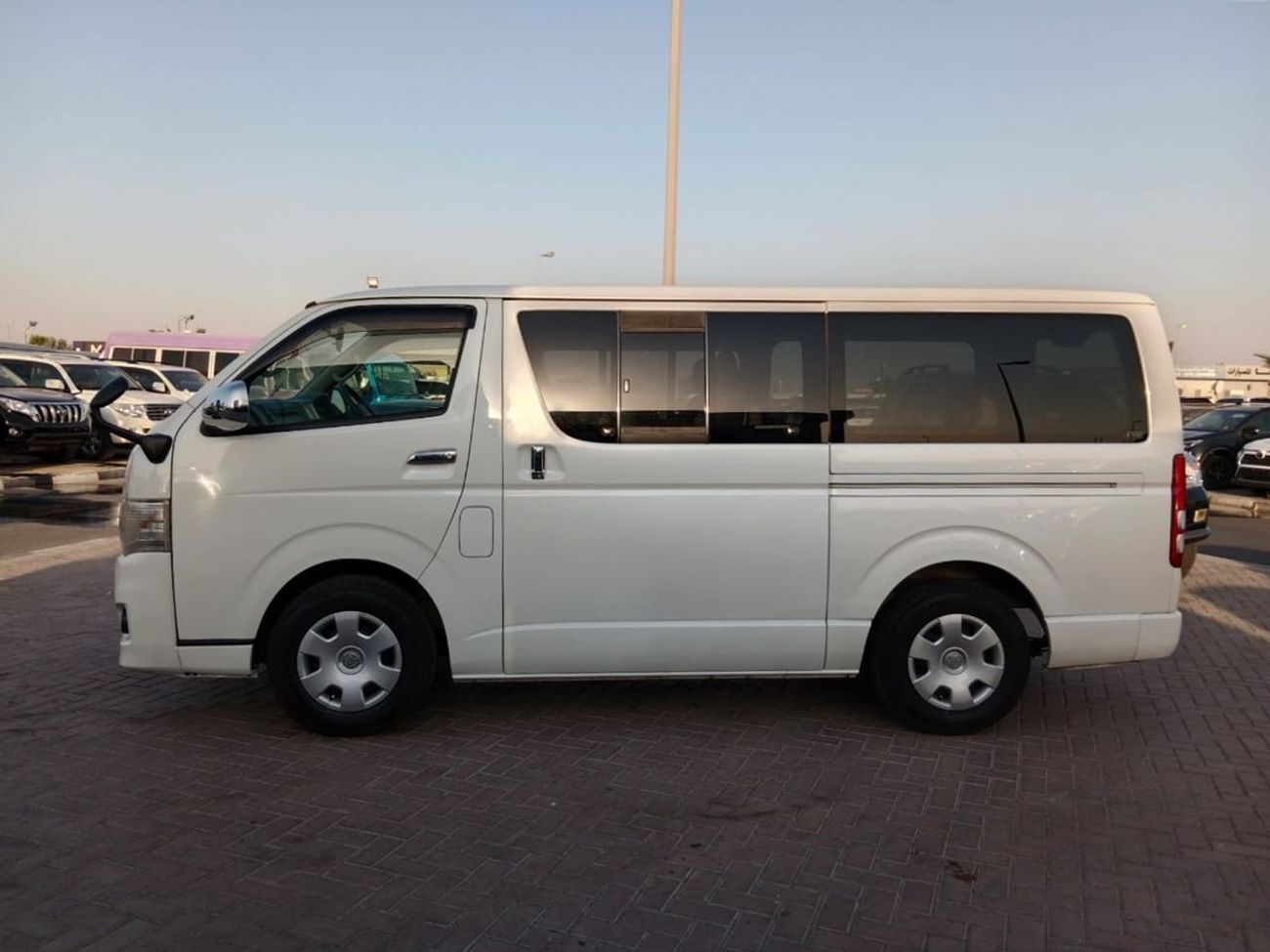 Toyota Hiace TOYOTA HIACE VAN RIGHT HAND DRIVE (PM1403)