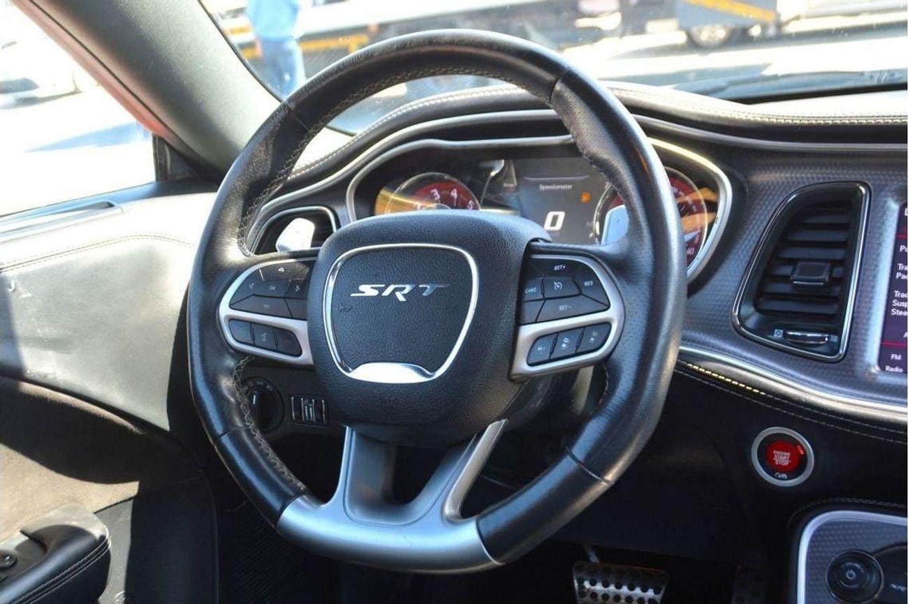 Dodge Challenger SRT Hellcat 6.2L (717 HP)-- GCC // FULL OPOTIOIN //ALCANTARA -- SUN ROOF / BANK FINANCE/GOOD CONDITI