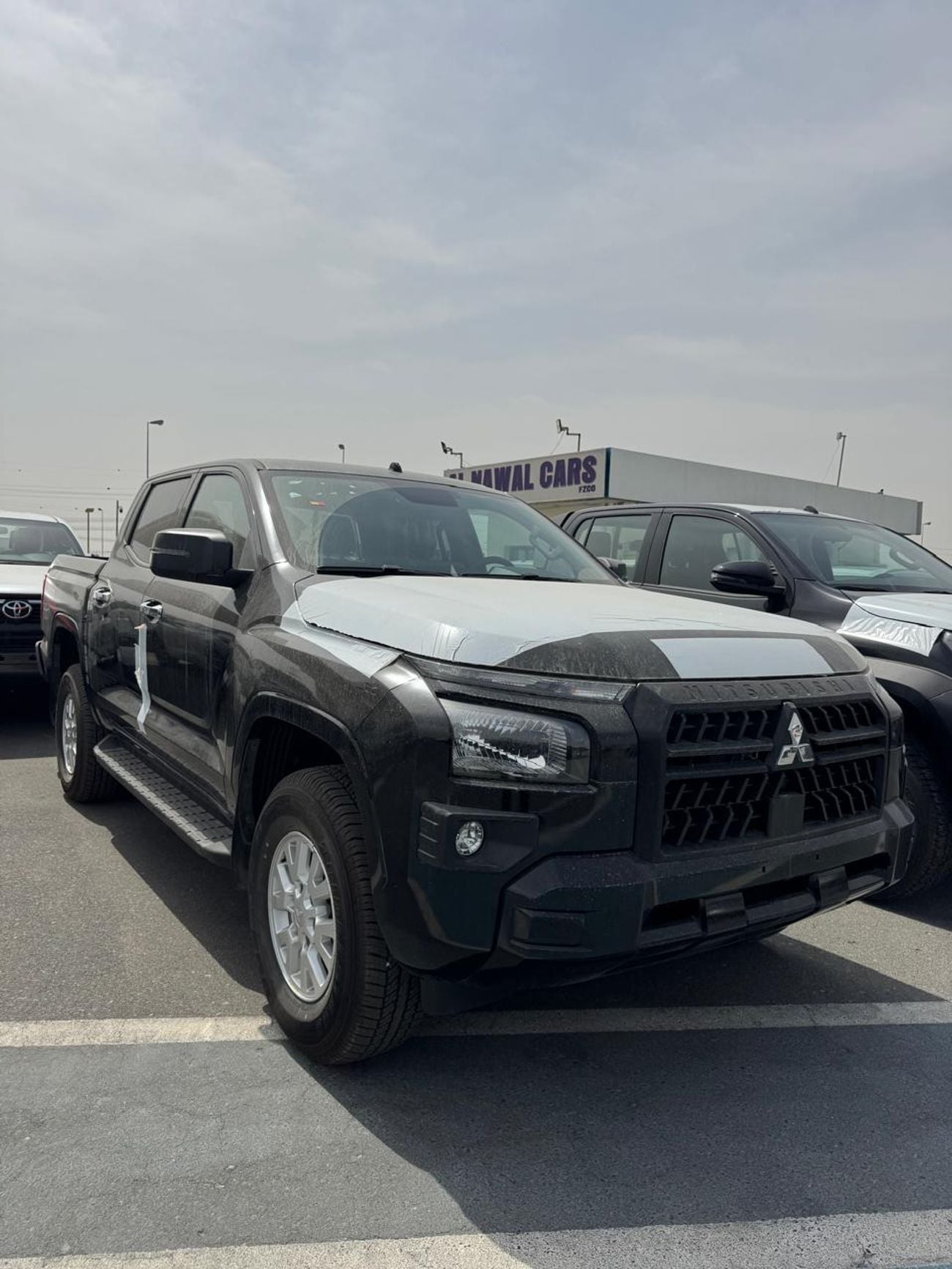 Mitsubishi L200 GLX Double Cab Petrol 2.4L Mitsubishi L200 Petrol FULL OPTION!!!