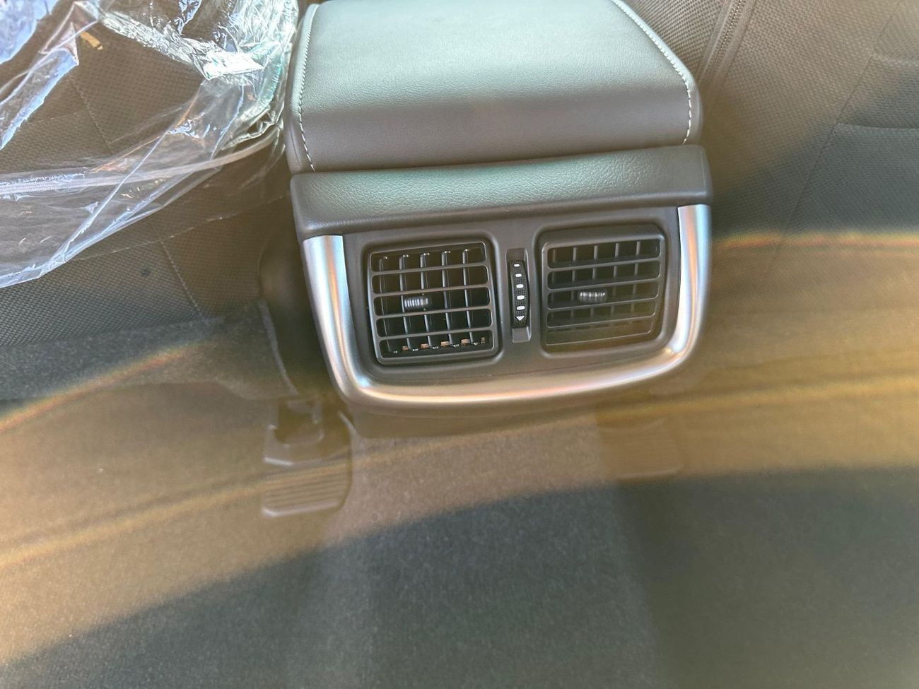 Toyota Hilux TOYOTA HILUX  2.7 MT full option without PS white -black 2024