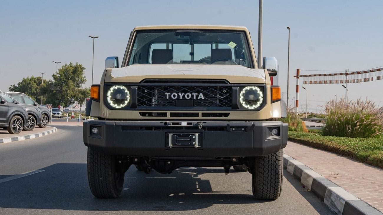 تويوتا لاند كروزر بيك آب 2025 Toyota Land Cruiser LC 79 4.0 SC AT Petrol Full Option - Beige