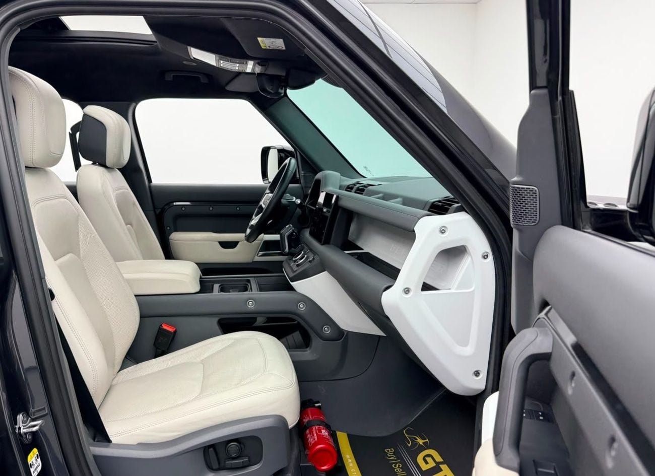 Land Rover Defender 2023 Land Rover Defender 110 HSE P400, 2028 LR Warranty, Full LR Service History, Fully Loaded, GCC