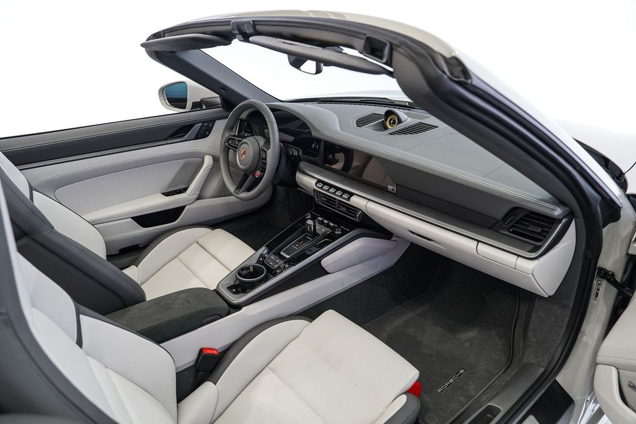 بورش 911 Carrera 3.0L (380 HP) Convertible