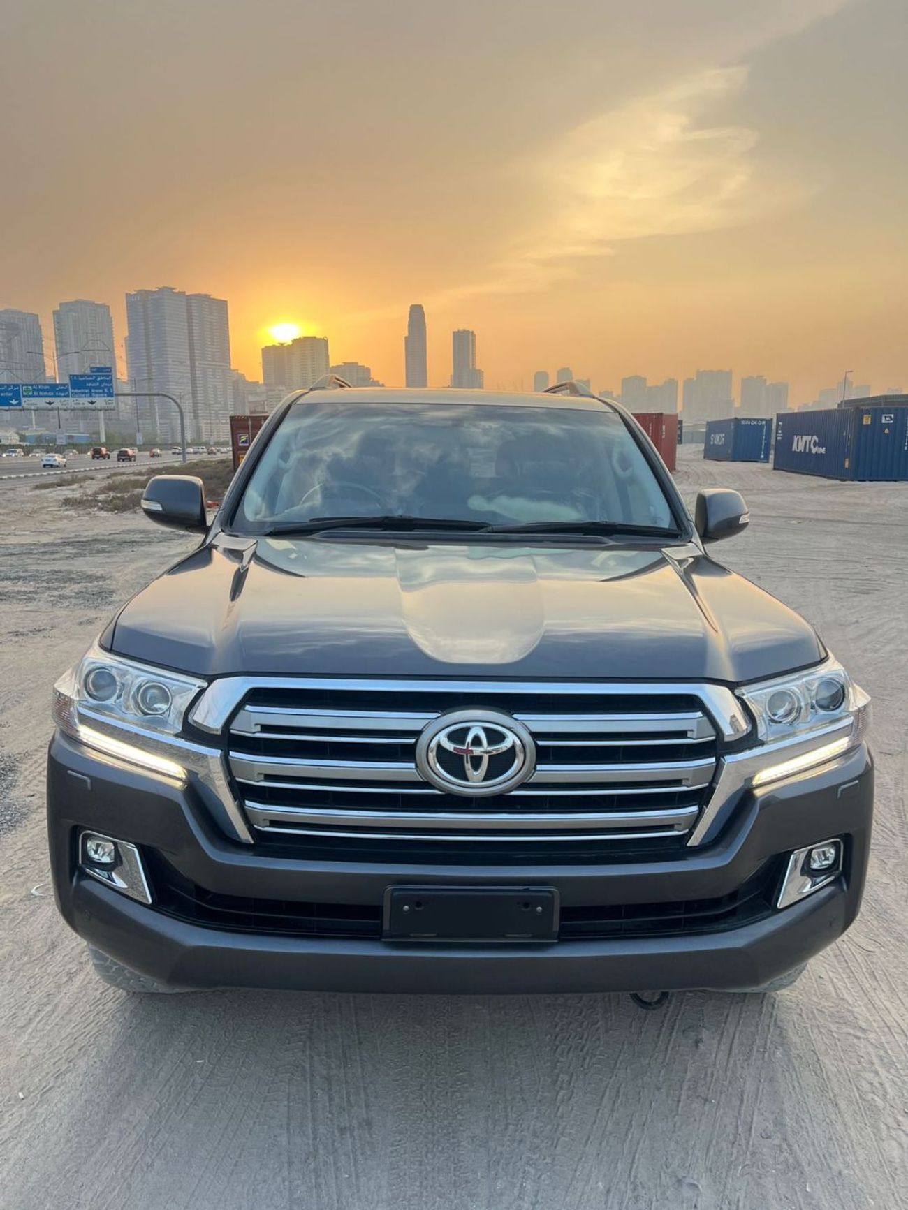 Toyota Land Cruiser DIESEL 4.5 LITER GREY COLOR RIGHT HAND DRIVE 2018 MODEL ONLY FOR EXPORT