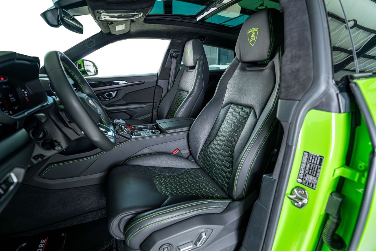 Lamborghini Urus S 4.0T V8 Special Color-23 Inch High Gloss Black Rims-Black Exhaust Tail Pipes