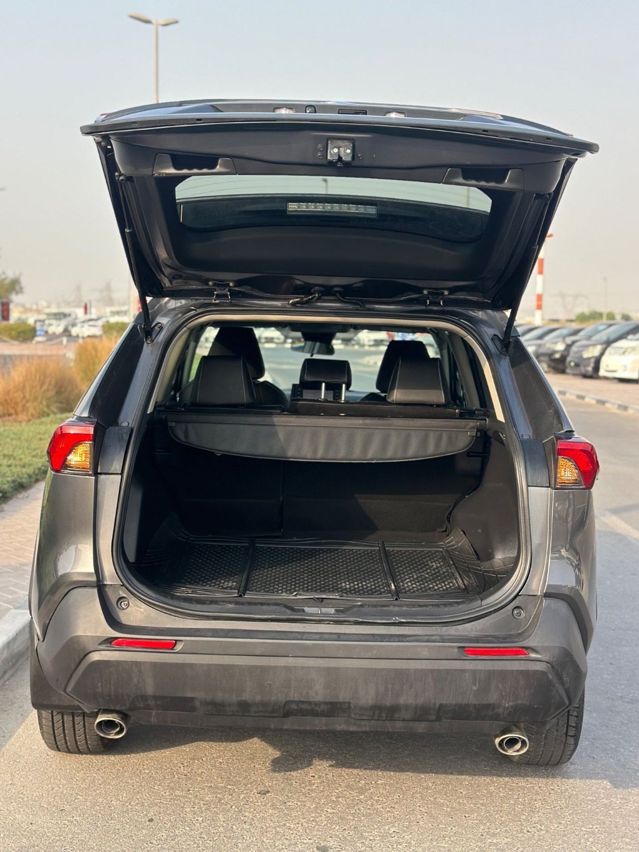 Toyota RAV4 XLE 4WD push start,leather seats 2021