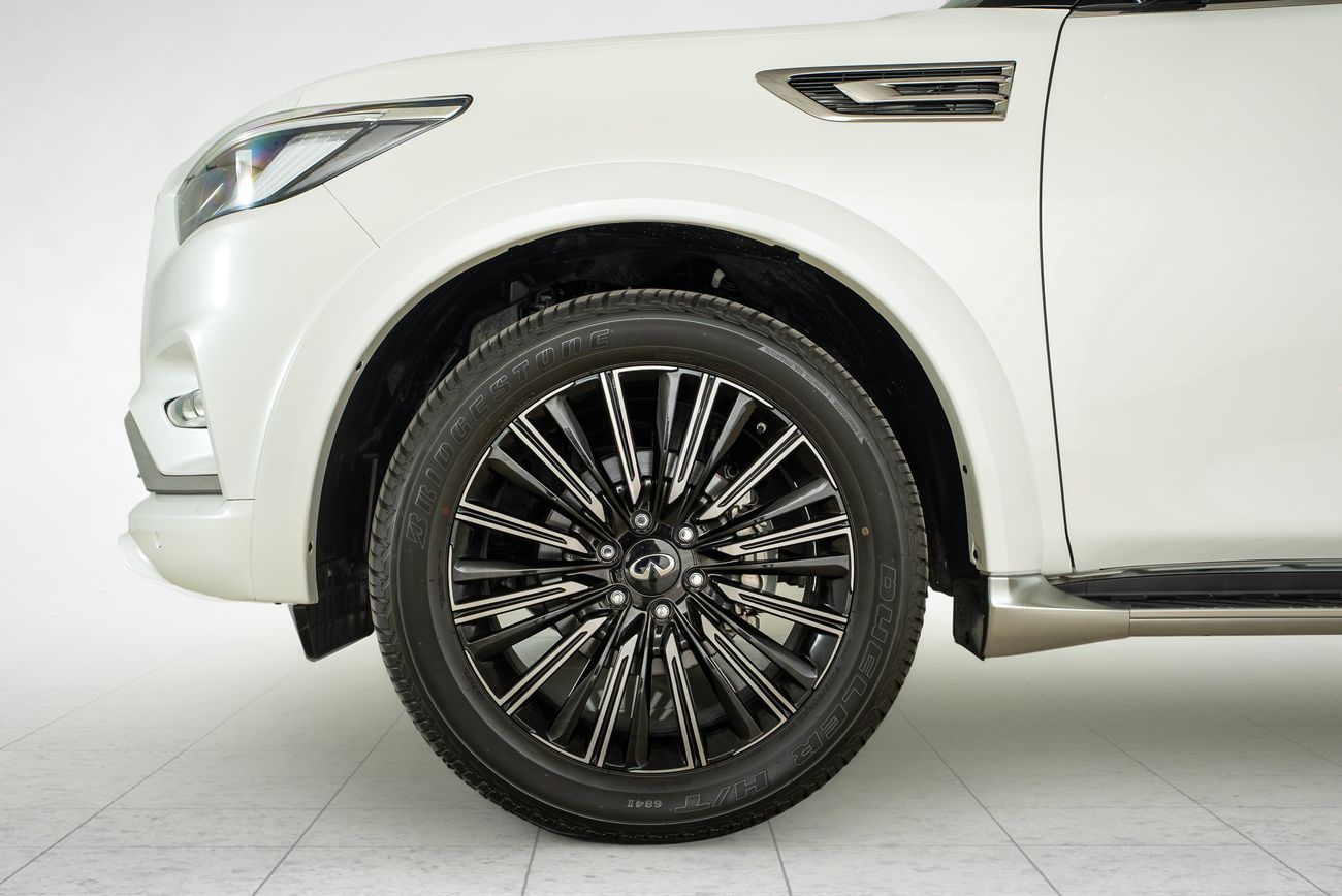 Infiniti QX80 LUXE 5.6