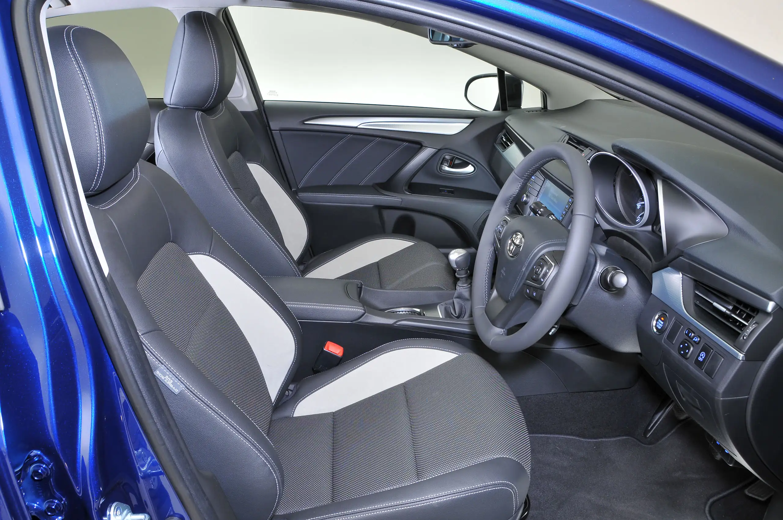 Toyota Avensis interior - Seats