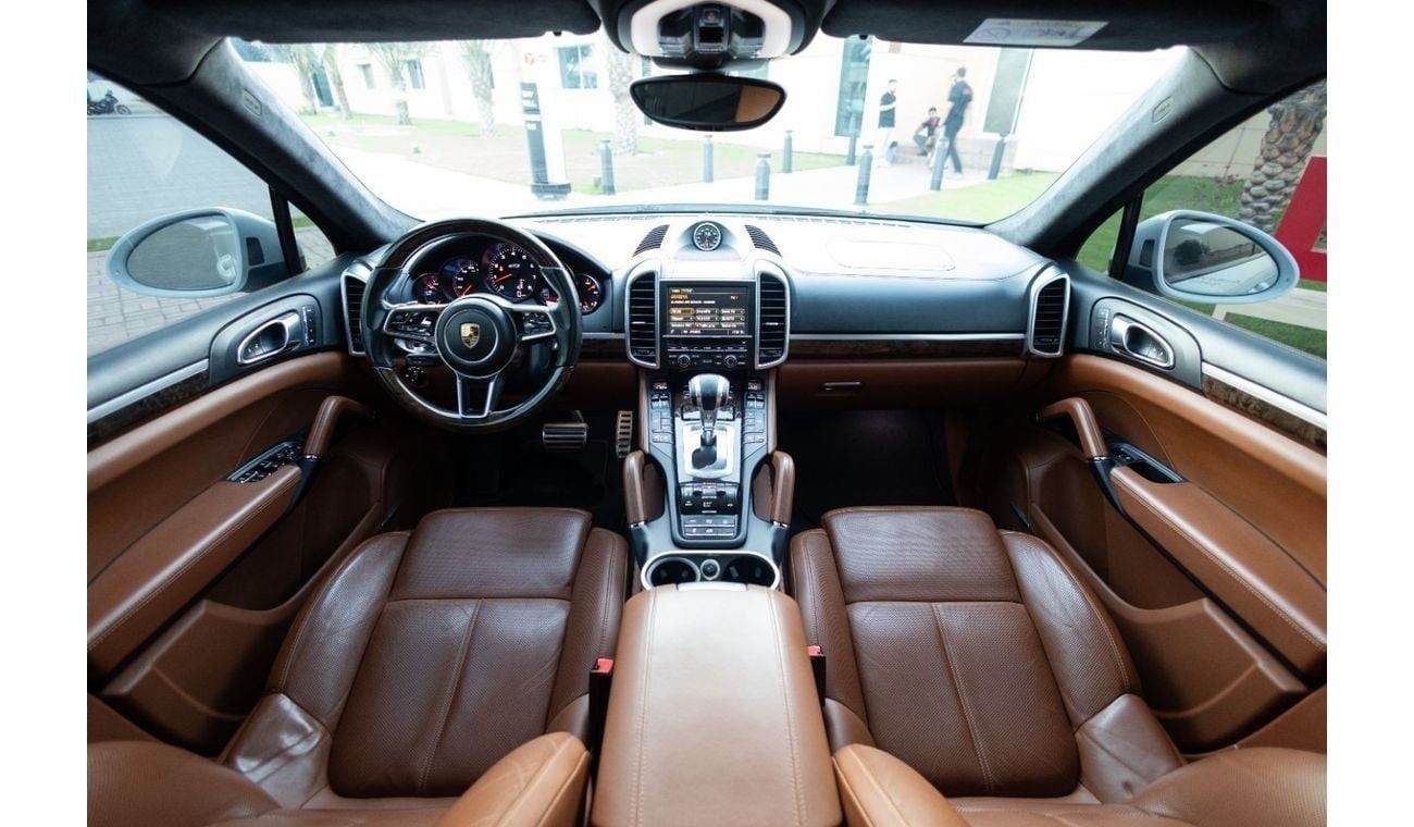 بورش كايان GTS 3.6L Porsche Cayenne GTS 2016 GCC under Warranty with Flexible Down-Payment.