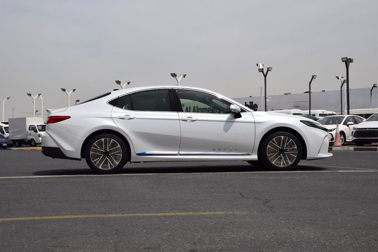 Toyota Camry Higher Trim With 5 Camera and panoramic roof