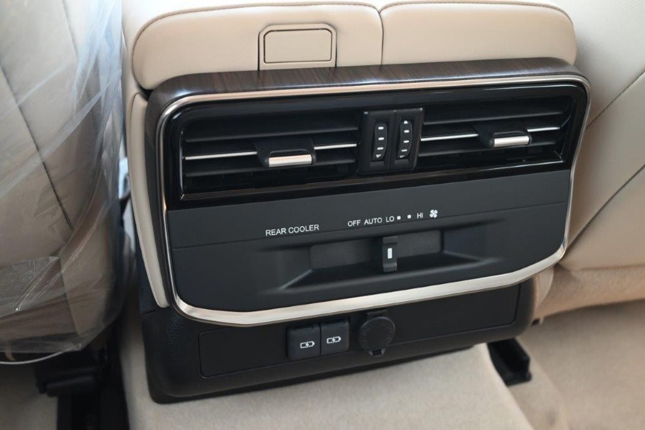 تويوتا لاند كروزر 3.3L ADVENTURE EDITION