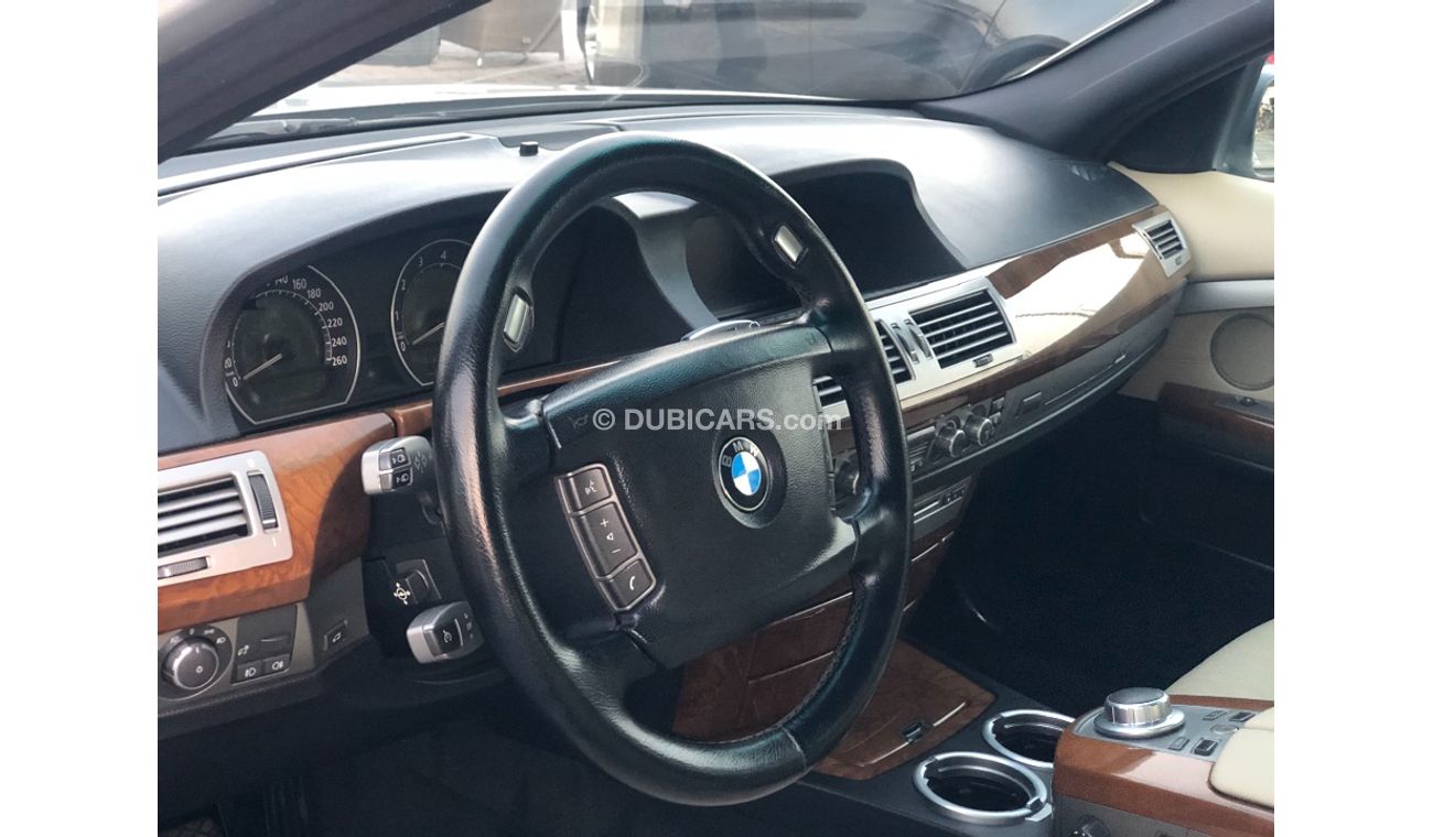 بي أم دبليو 730Li موديل 2007 خليجي فل مواصفات كراسي جلد وفتحه سقف ومثبت سرعه وتحكم كهربي كامل ونظام صوت ممتاز وكاميرا
