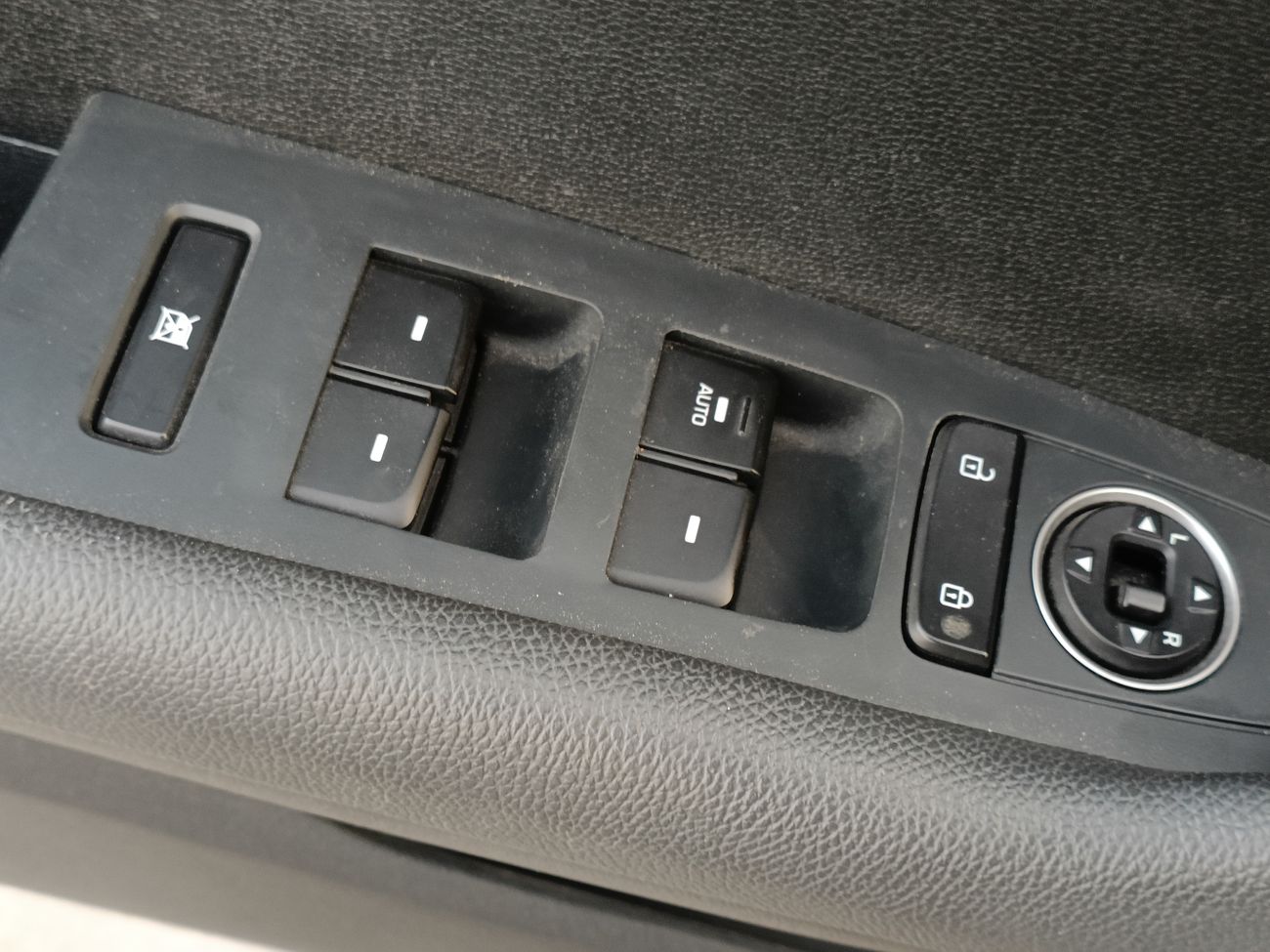 Hyundai Sonata V4 / 2.4L /  LOW MILEAGE / LEATHER SEATS / DVD+CAMERA (LOT # 37880)