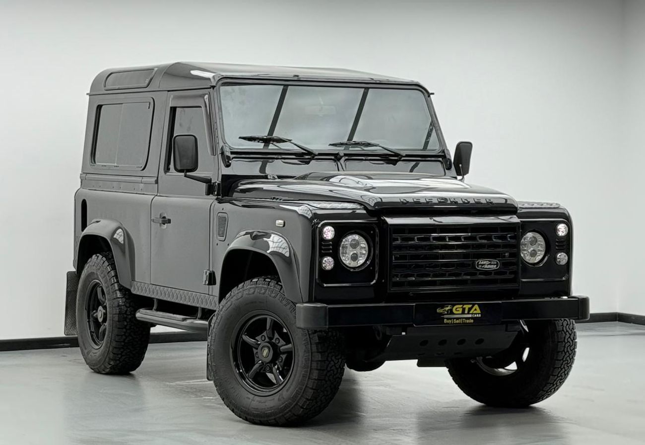 لاند روفر ديفندر 2010 Land Rover Defender 90, Manual Transmission, VIP Seats, Excellent Condition