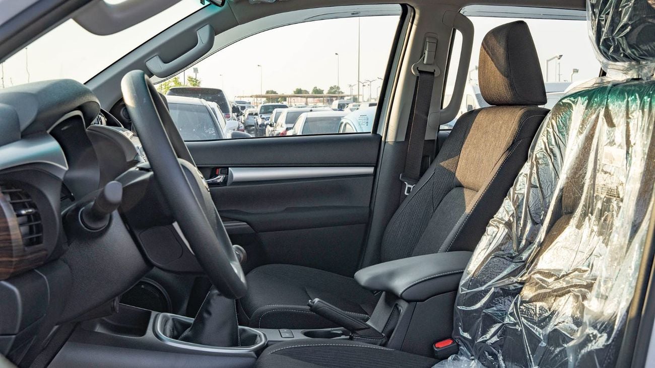 تويوتا هيلوكس 2025 Toyota Hilux DC 2.7L Petrol MT - Black Interior