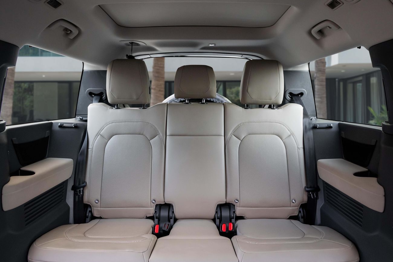 Land Rover Defender Defender 130 P400 | 4,602 P.M | 0% Downpayment | DEFENDER SE P400 1130 | WARRANTY! | Ramadan Offer!