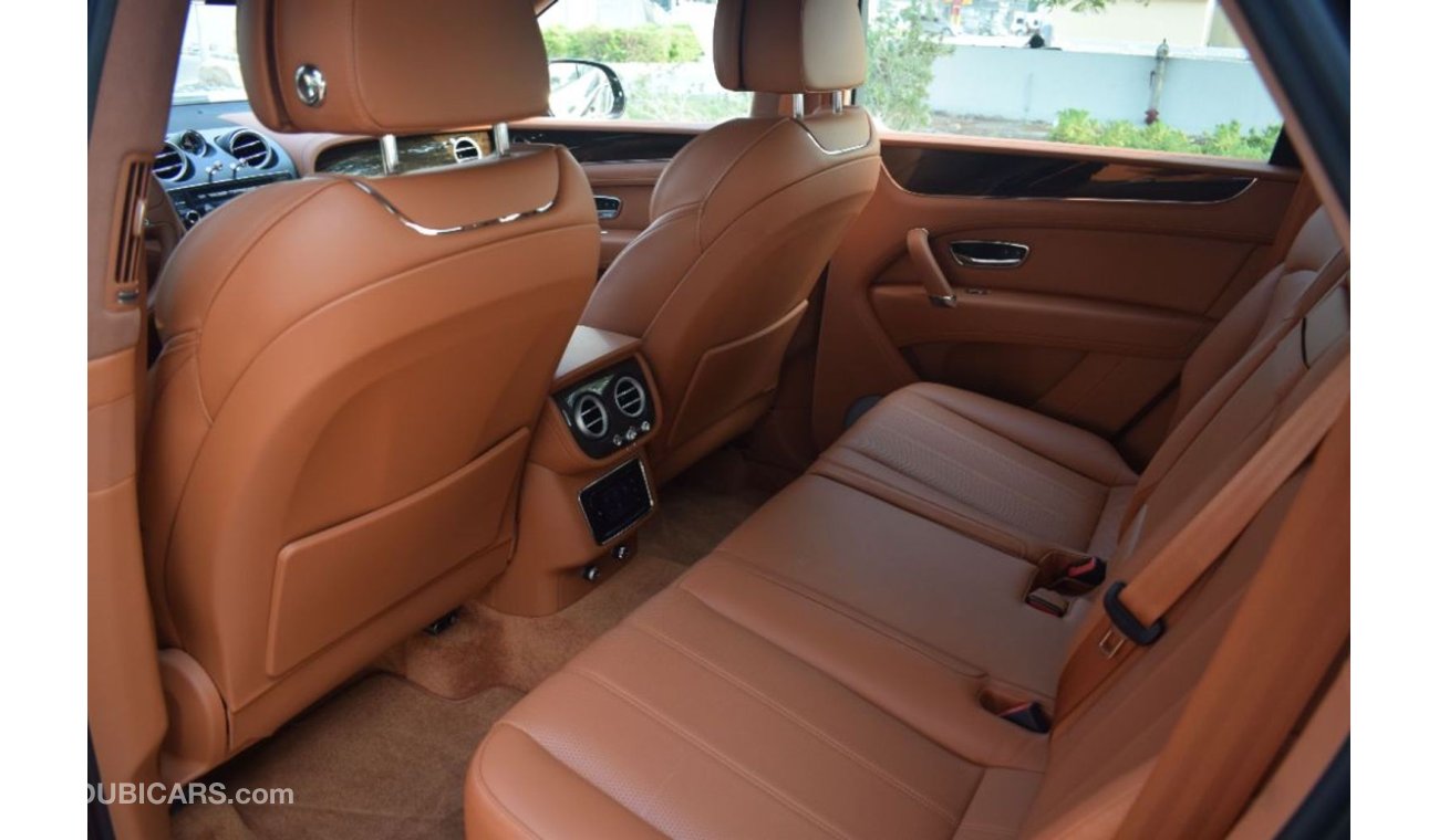 Bentley Bentayga 2018 TURBO DIESEL ENGINE V8 VERY LOW MILEAGE