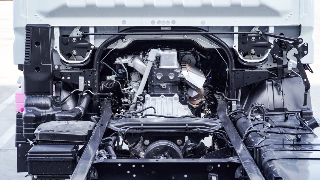 Mitsubishi Canter Van 4x2 4.2l 4CLY CHASSIS