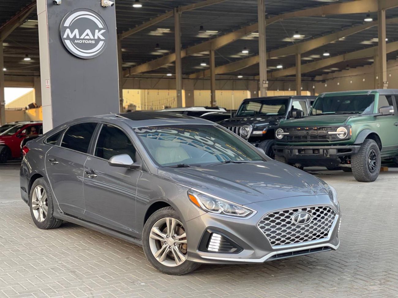 هيونداي سوناتا رياضي / محرك 2.4 لتر V4 / كامل المواصفات / فتحة سقف / زجاج أمامي / دخول وتشغيل بدون مفتاح / نظيف للغ