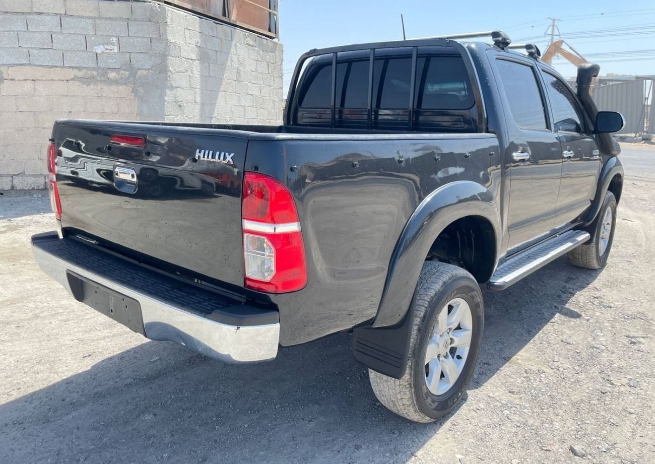 تويوتا هيلوكس DLX DIESEL 3.0 LITER ,AUTO TRANSMISSION ,RIGHT HAND DRIVE ,2013 MODEL