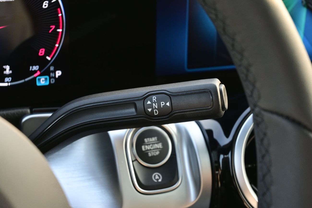 Mercedes-Benz GLB 200 Mercedes-Benz GLB 1.3L Turbo, FWD, Model 2025 Color Black