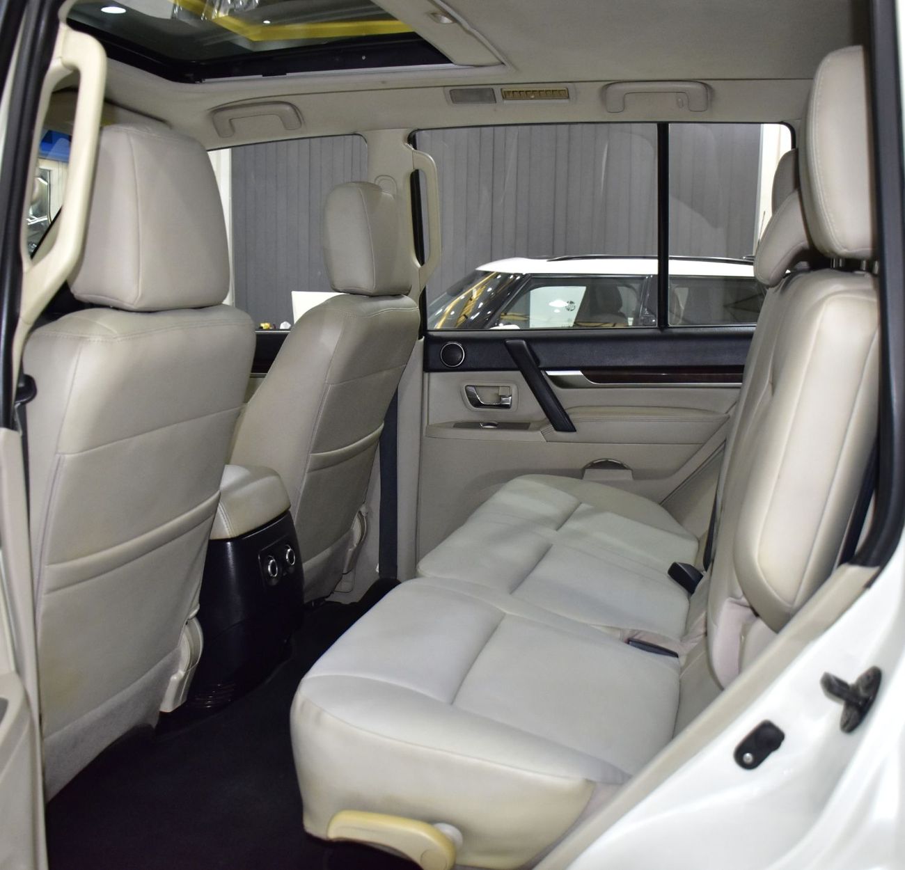 Mitsubishi Pajero EXCELLENT DEAL for our Mitsubishi Pajero GLS ( 2010 Model ) in White Color GCC Specs