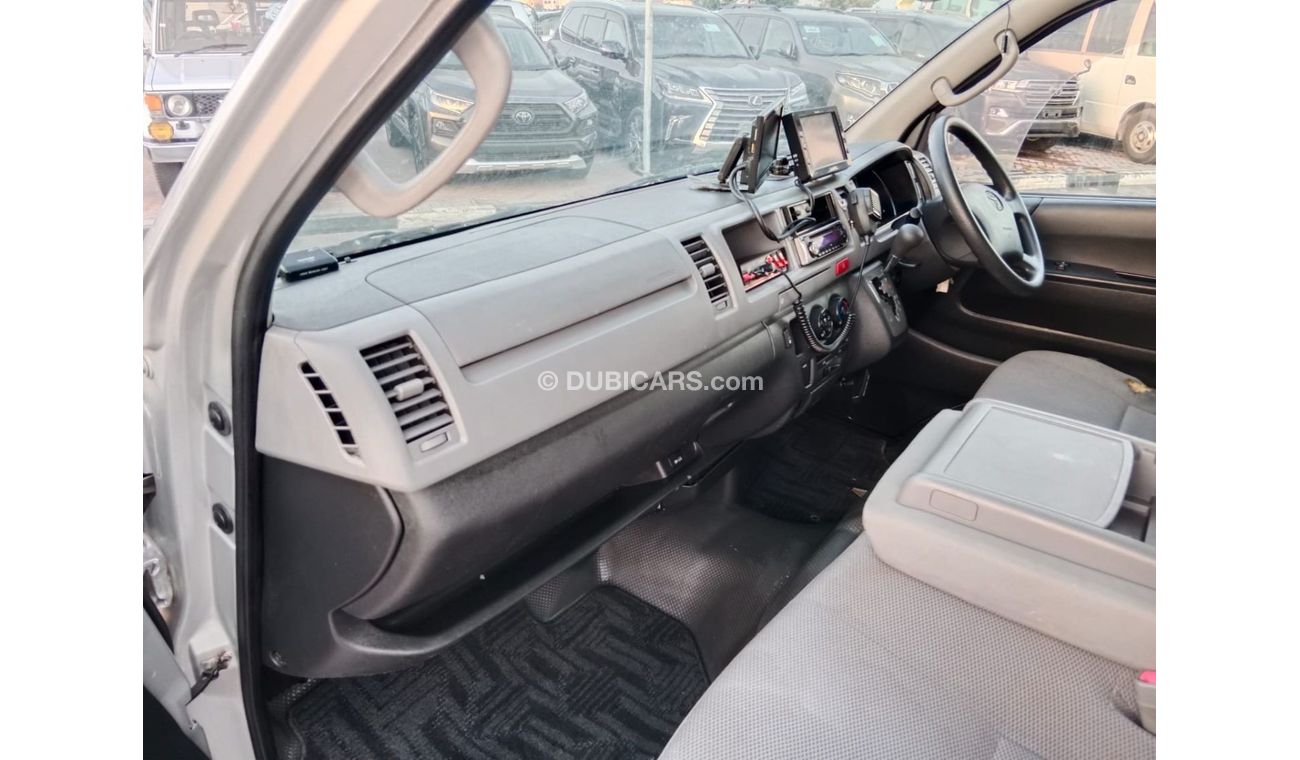Toyota Hiace TOYOTA HIACE VAN (AMBULANCE) RIGHT HAND DRIVE(PM01433)