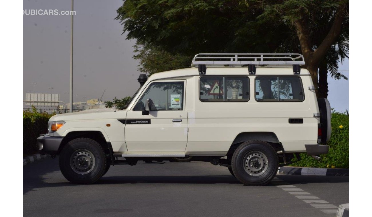 تويوتا لاند كروزر 78  LONG WHEEL BASE HARD TOP SPECIAL V8 4.5L TURBO DIESEL 9 SEAT