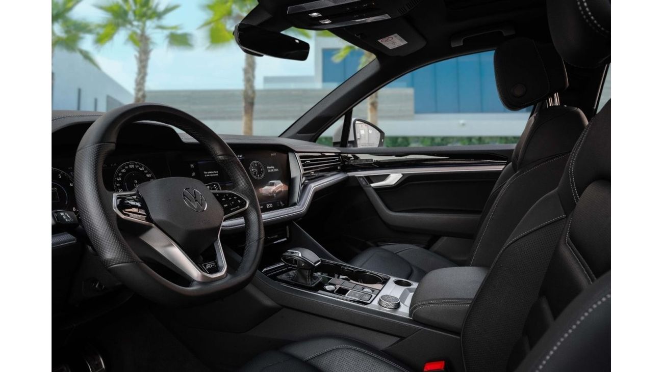 فولكس واجن طوارق R-Line | 3,133 P.M  | 0% Downpayment | Full Agency Service History!