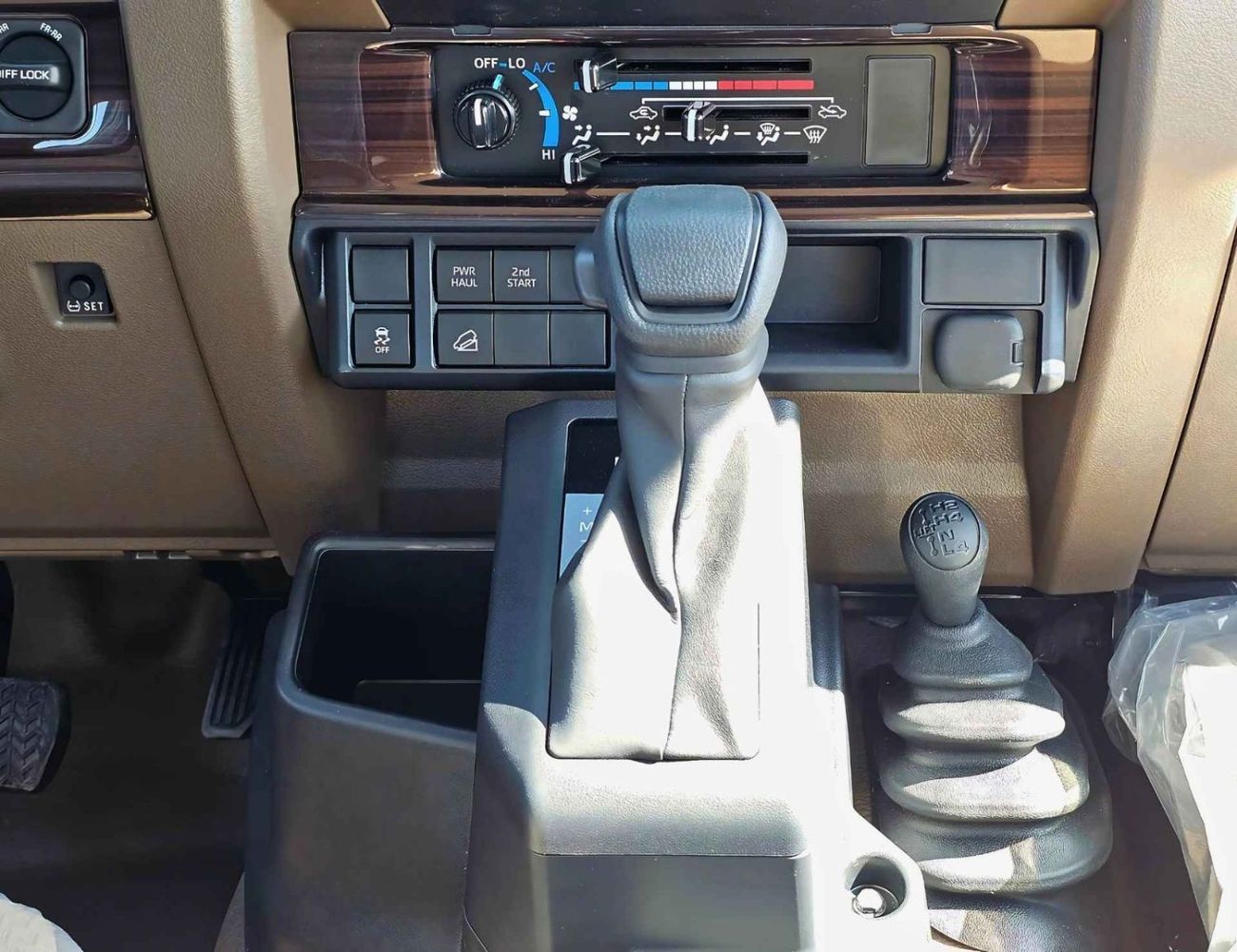 تويوتا لاند كروزر بيك آب DOUBLE CABIN / 4.0L V6 PETROL A/T 4WD / SNORKEL, POWER WINDOWS  (CODE # STD-E)