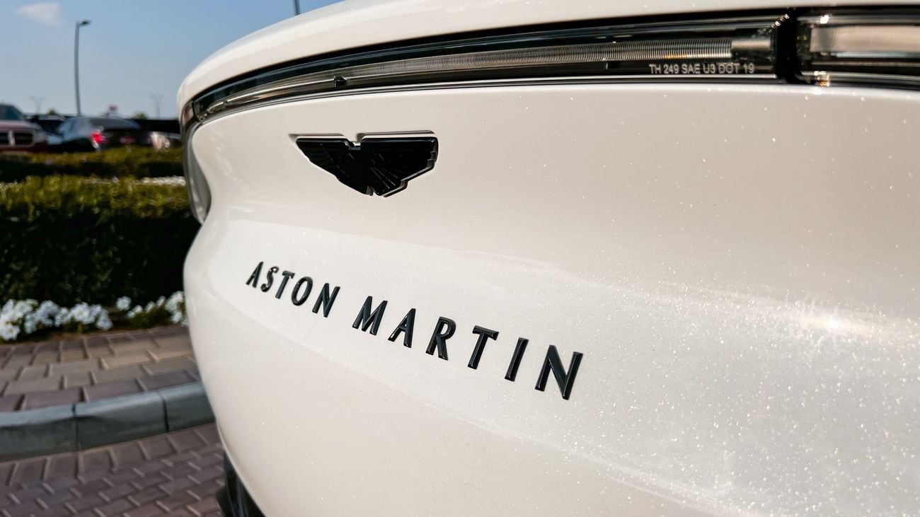 أستون مارتن DBX