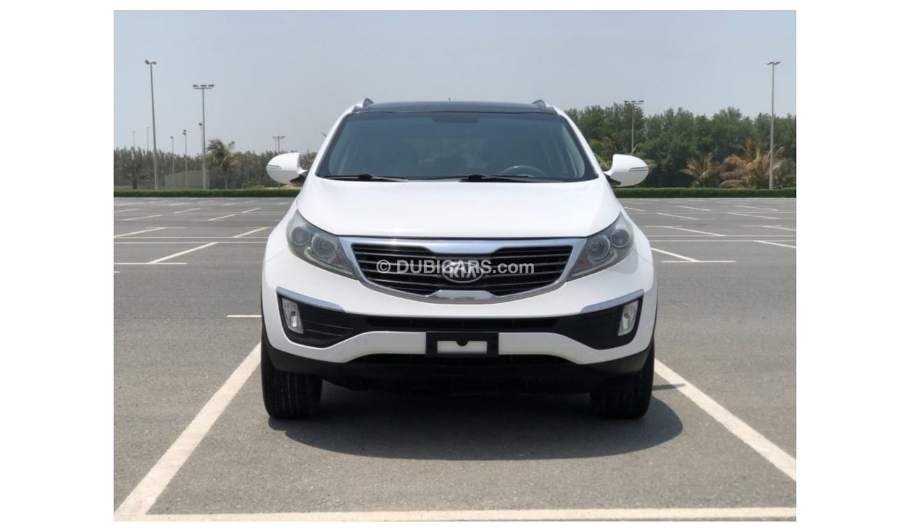 Kia Sportage MODEL 2013 GCC CAR PERFECT CONDITION INSIDE AND OUTSIDE FULL PANORAMIC ROOF