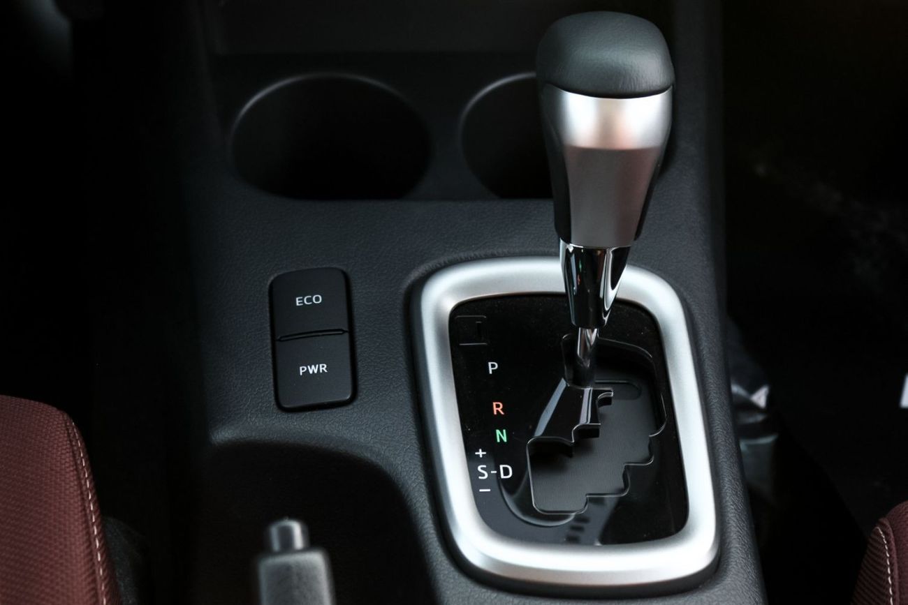 Toyota Hilux SR5 4.0L PETROL 4WD 2025 MY