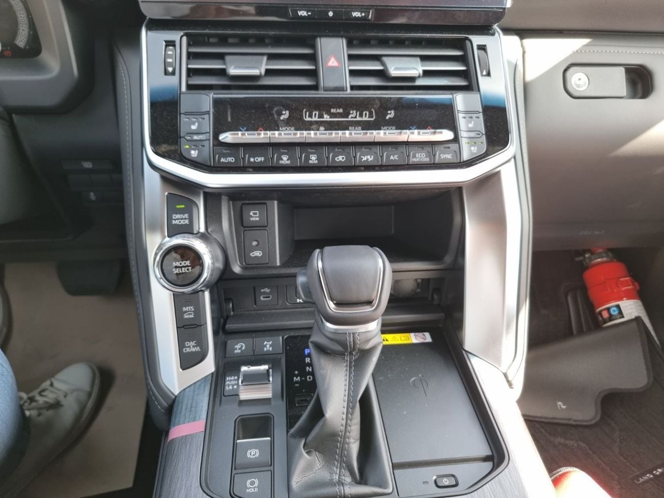 Toyota Land Cruiser VXR LC 300 3.3L DIESEL VXR FULL OPTION 7 SEATER