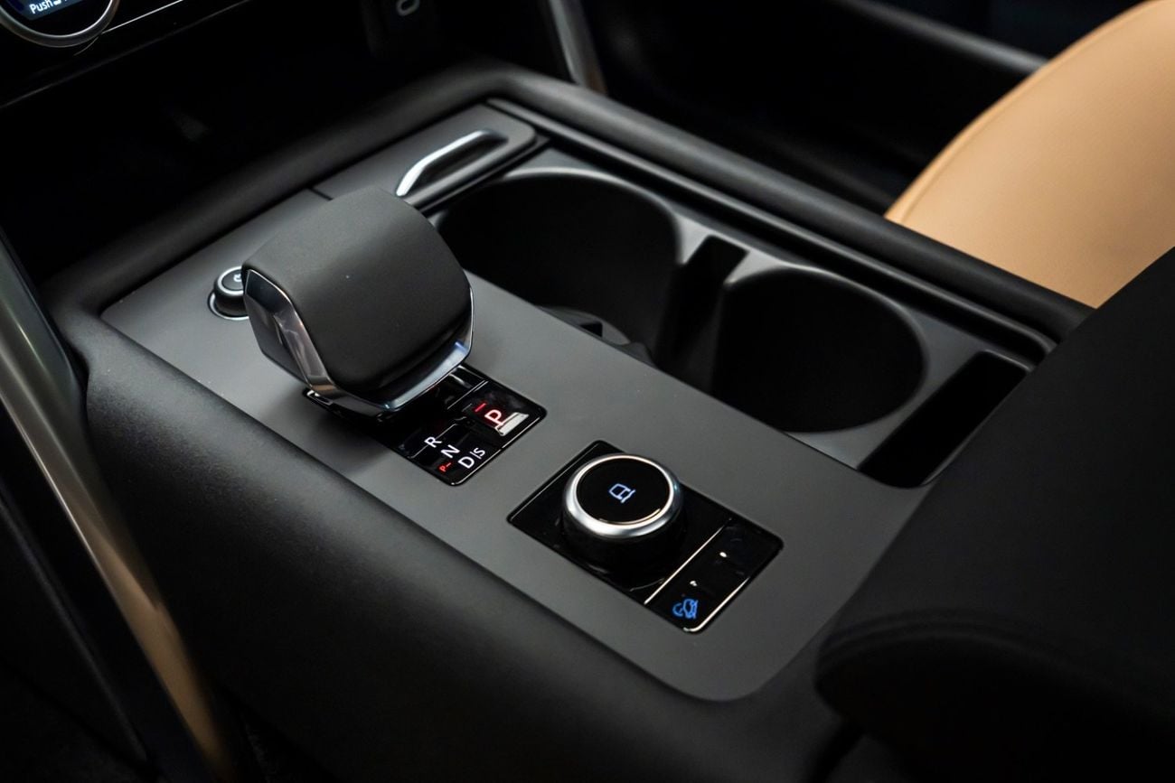 Land Rover Discovery | 2024 | Brand New | Warranty Ava