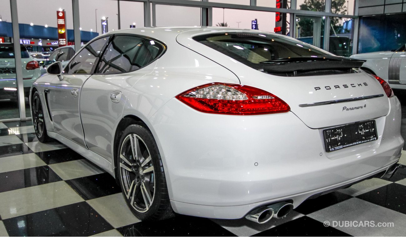 Porsche Panamera 4