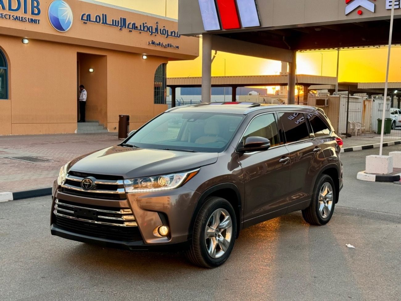Toyota Highlander 2018 LIMITED EDITION 4x4 LOW MILEAGE FULL OPTION USA IMPORTED