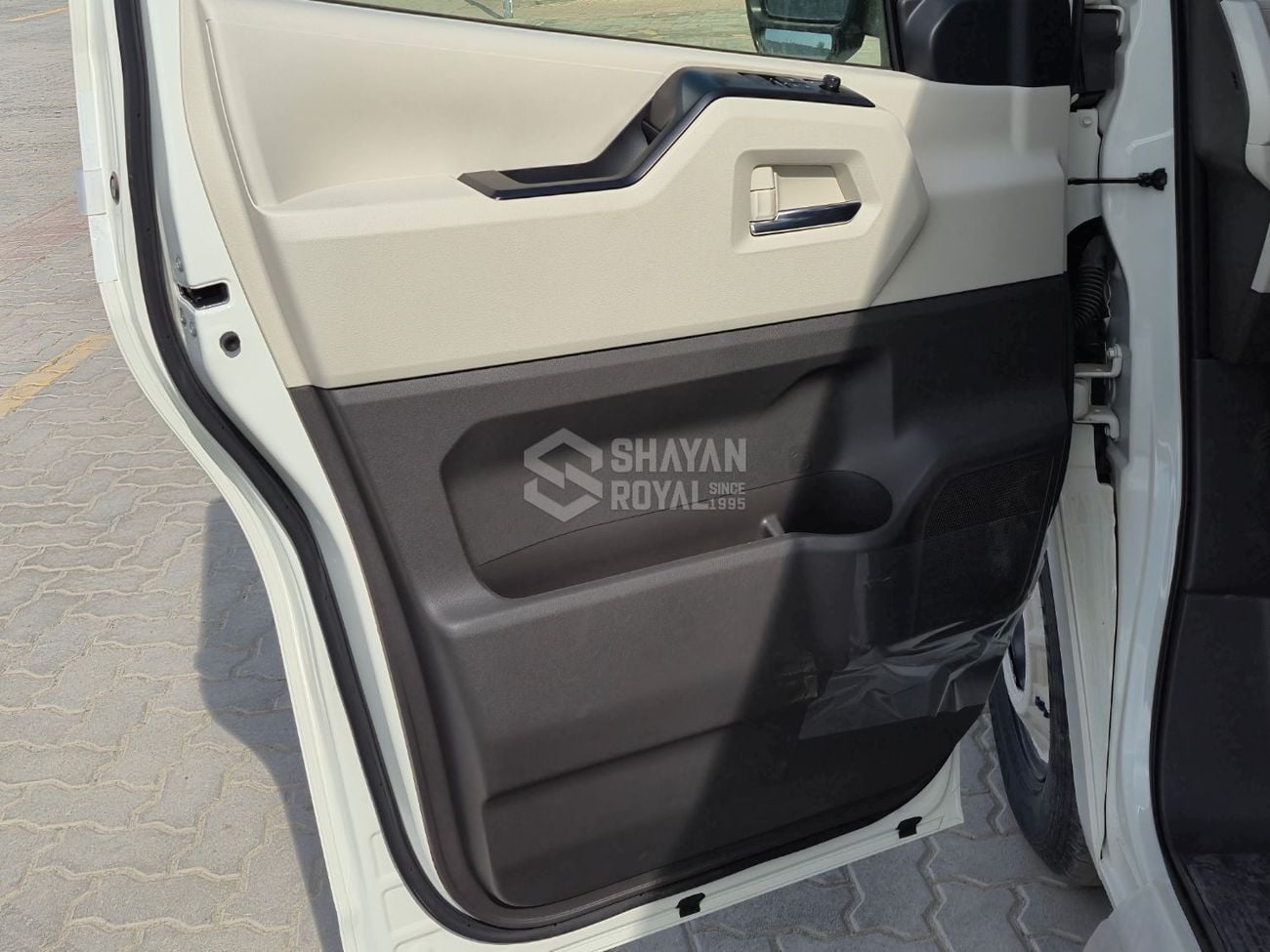 Toyota Hiace GL 3.5L PETROL V6 GL AT 13-SEATS RWD 2026MY