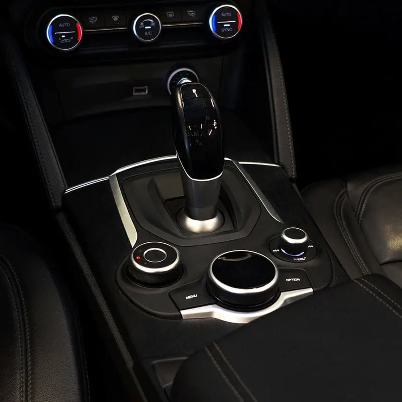 ألفا روميو ستيلفيو 861 P.M • 0% Downpayment • Super • 1 Year Warranty